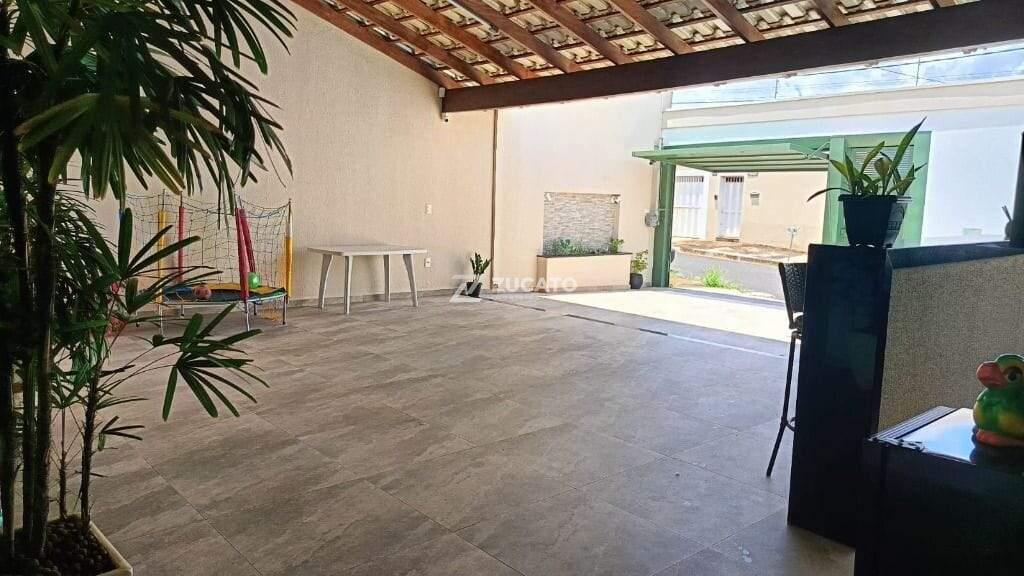 Casa à venda no Jardim Nenê Gomes: 