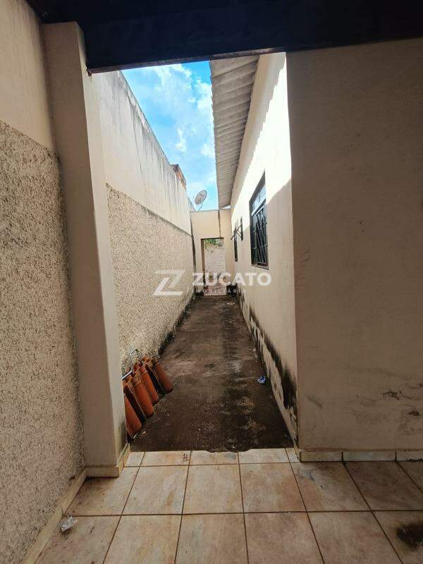 Casa à venda no Jardim Elza Amuí I: 