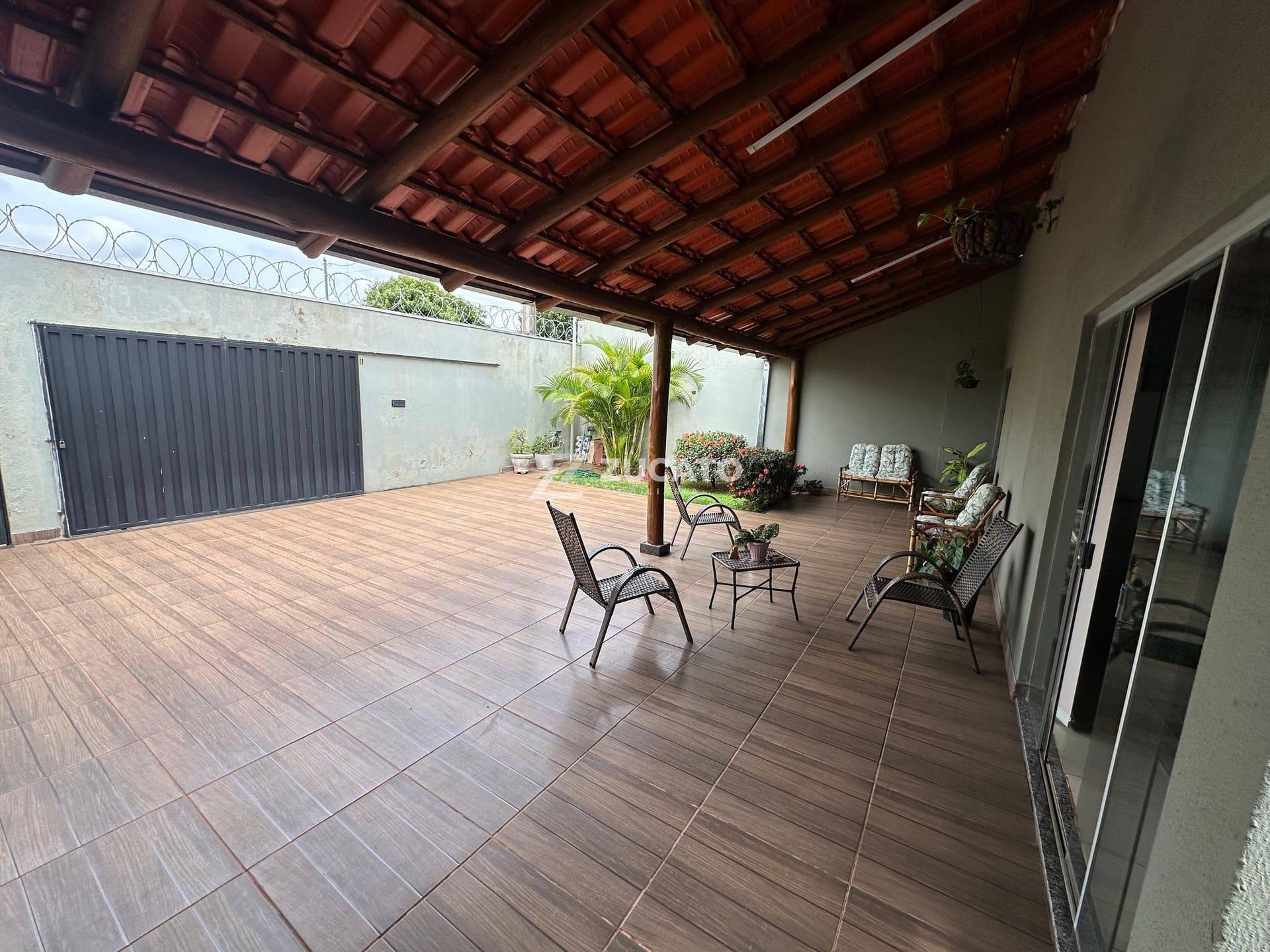 Casa à venda no Parque das Aroeiras: 