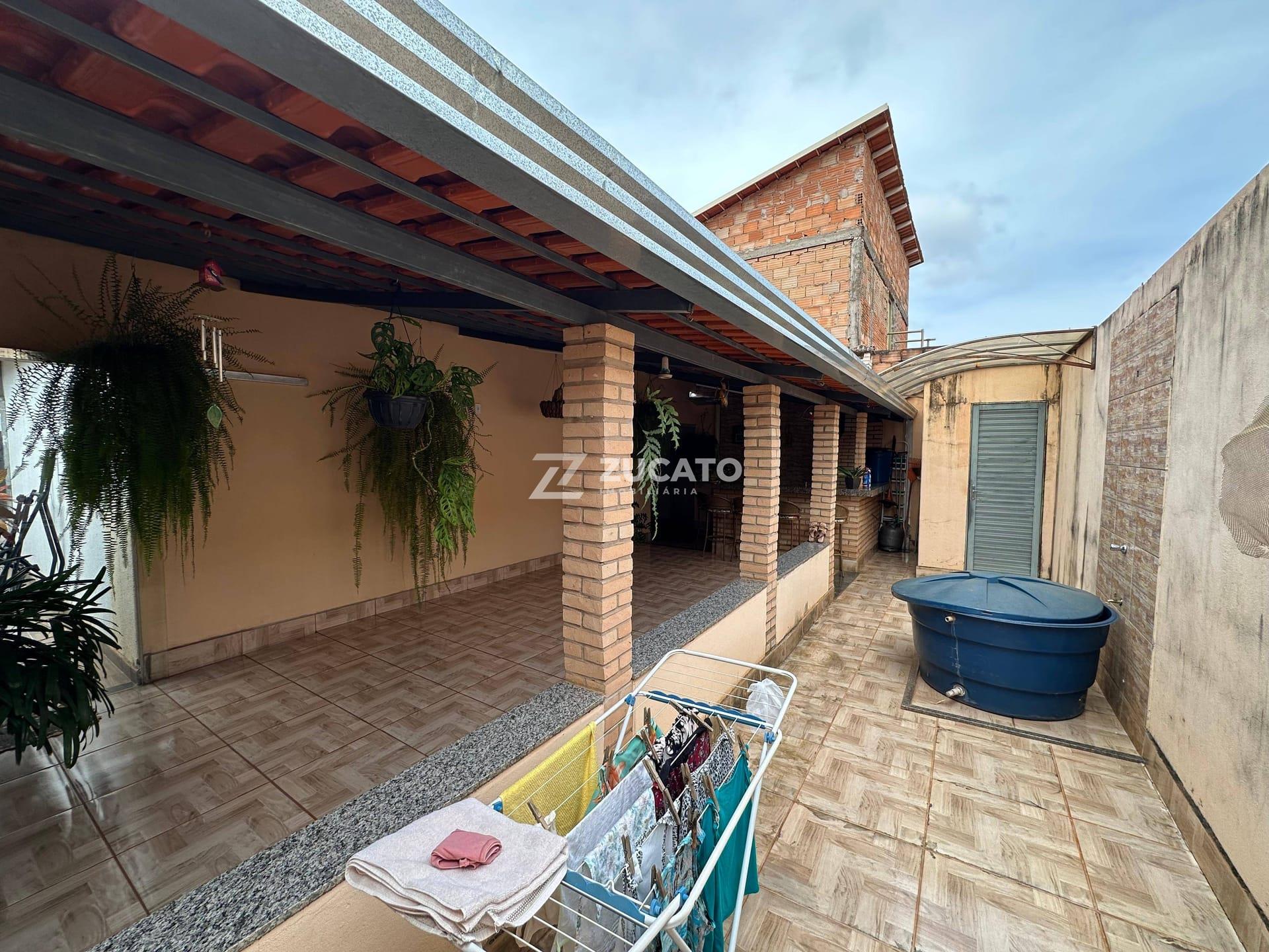 Casa à venda no Parque das Aroeiras: 