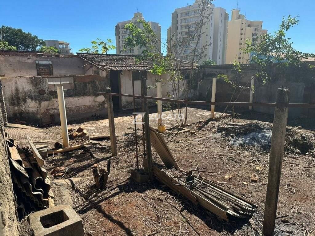 Terreno à venda no Mercês: 