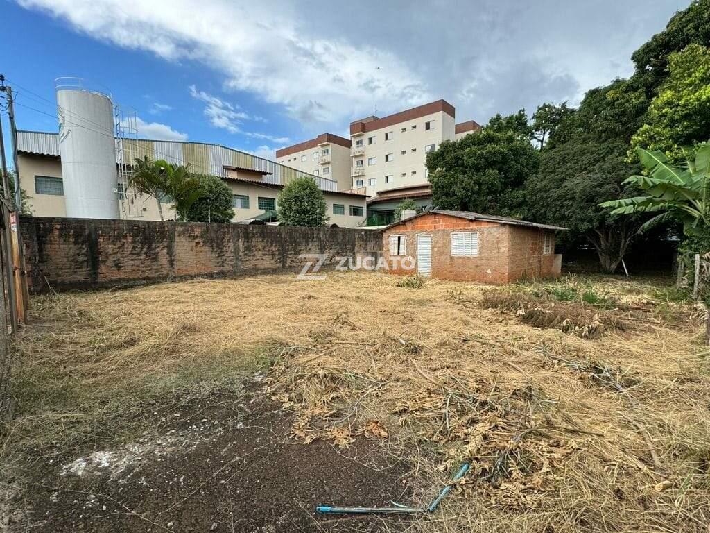 Terreno à venda no Santa Marta: 