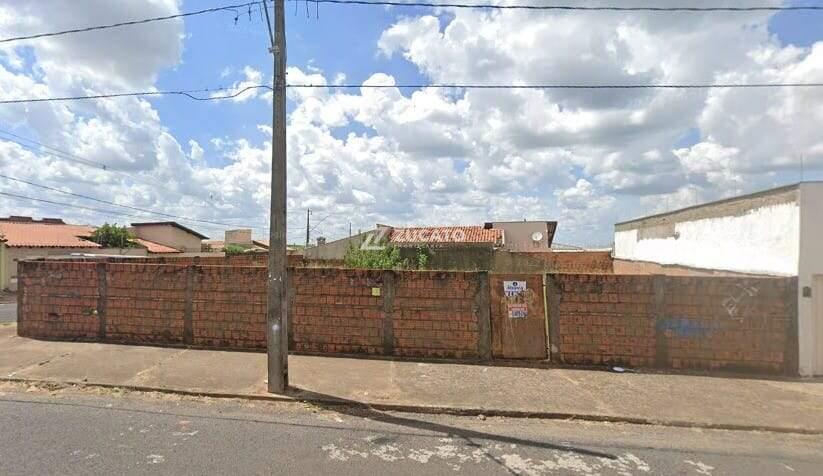 Terreno à venda no Paraíso: 